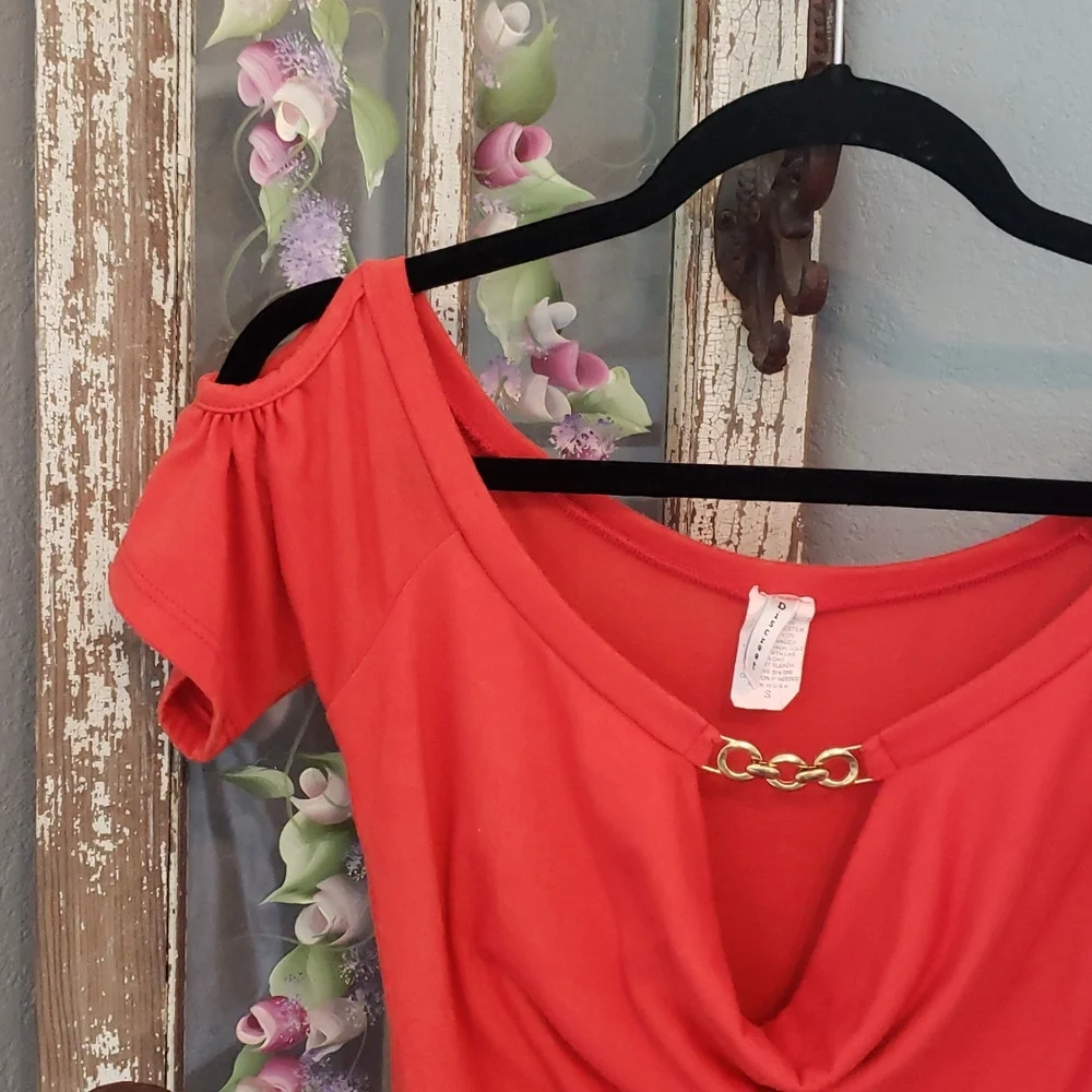 Woman's Cold-shoulder Top - Picture 5 of 16